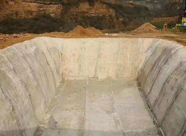 Бетонный бассейн